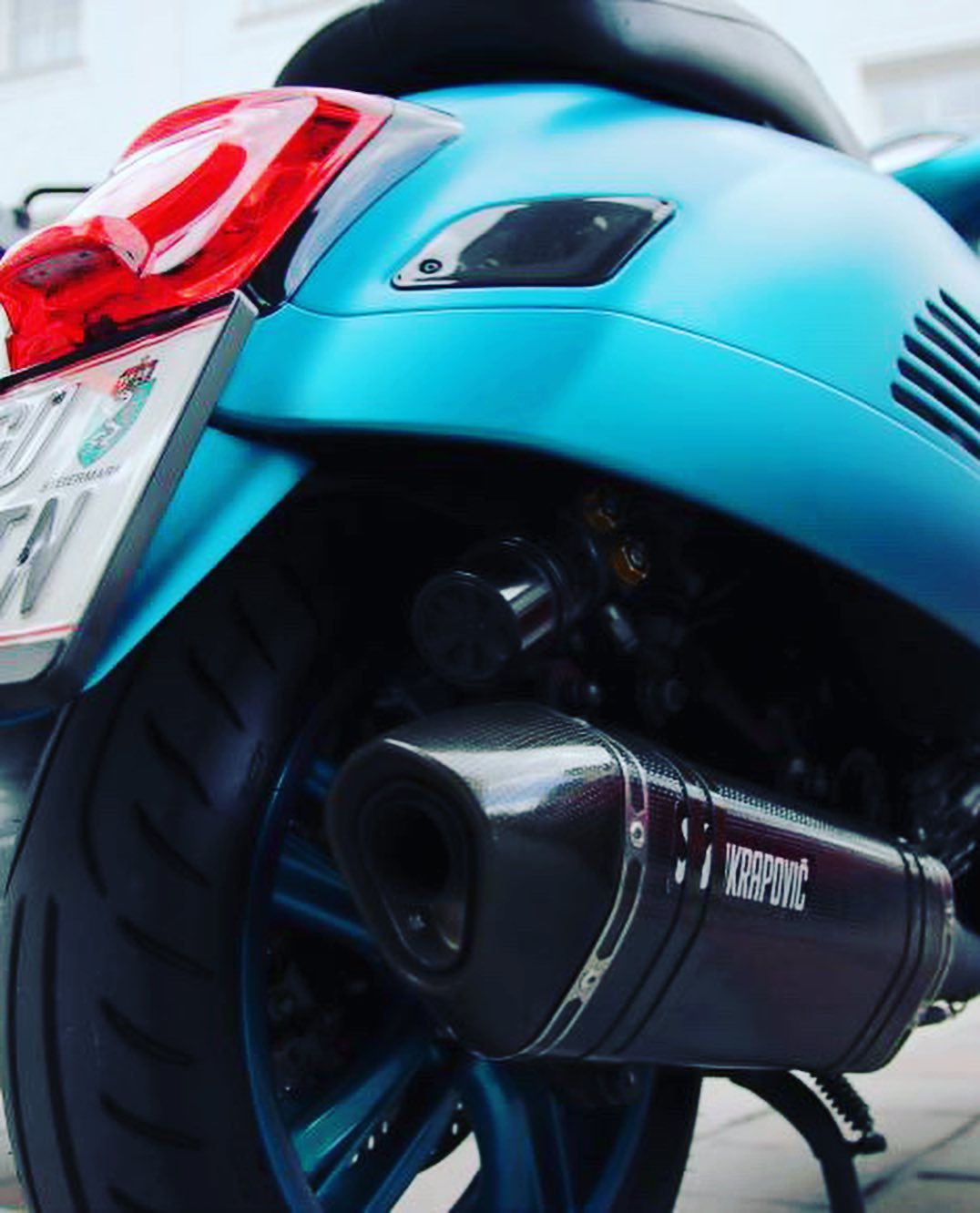 Vespa GTS 300 HPE "BLUE MATT"