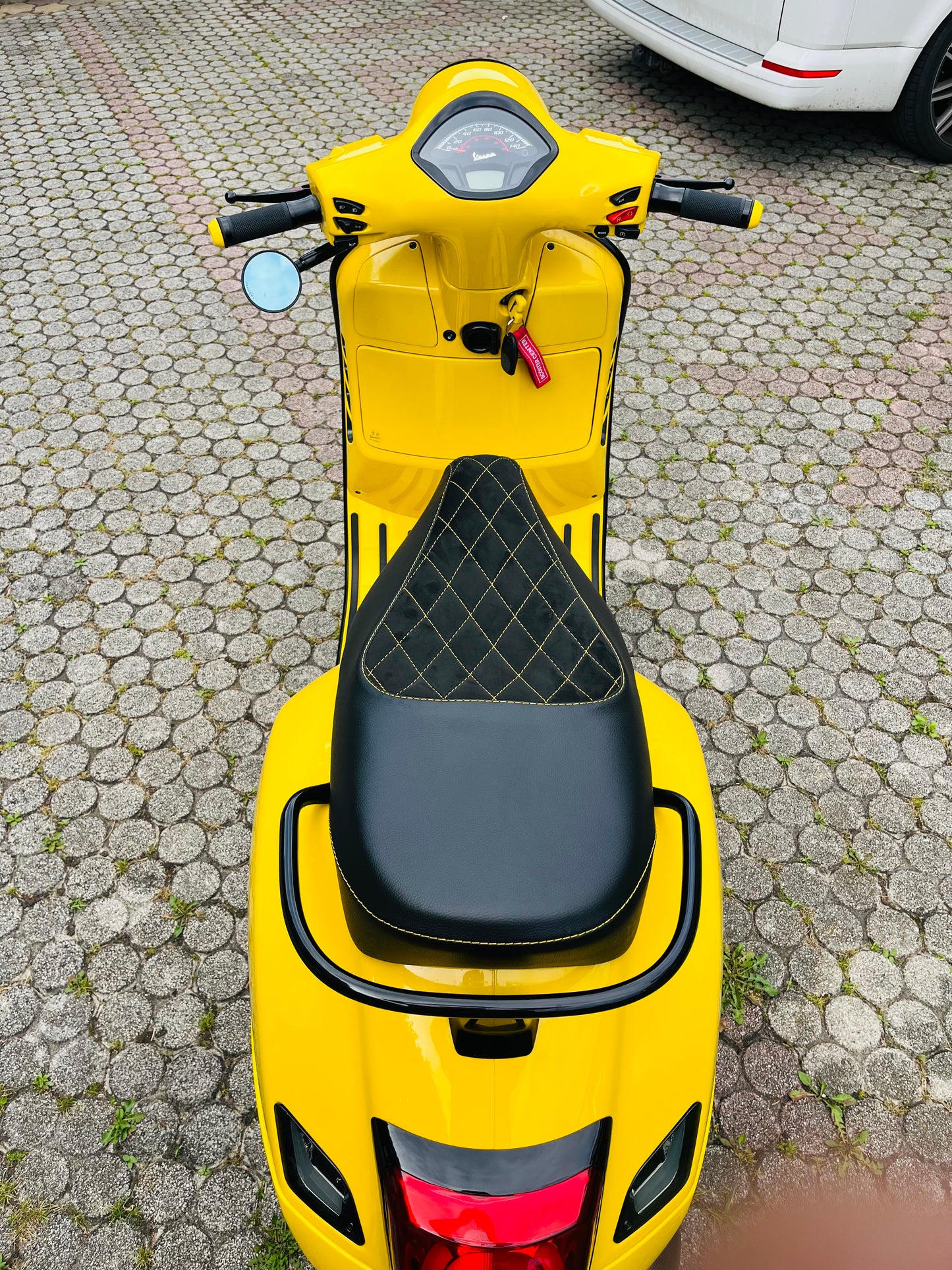 Vespa GTS 300 HPE "GELB/SCHWARZ"