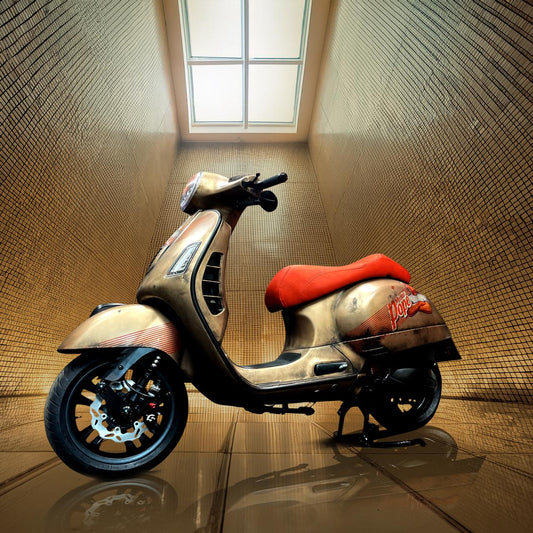 Vespa GTS 300 "Meister POPE"