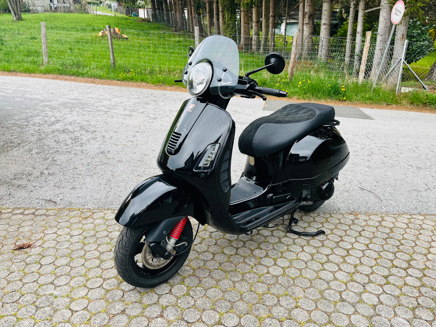 Vespa GTS 300 "BLACK"