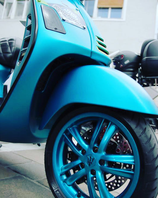 Vespa GTS 300 HPE  "BLUE MATT"