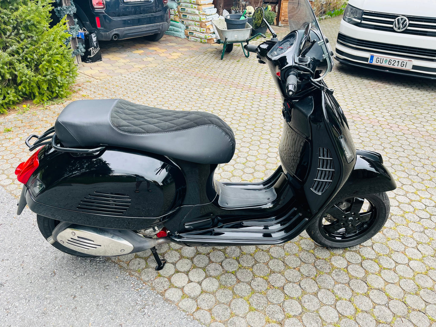 Vespa GTS 300 "BLACK"